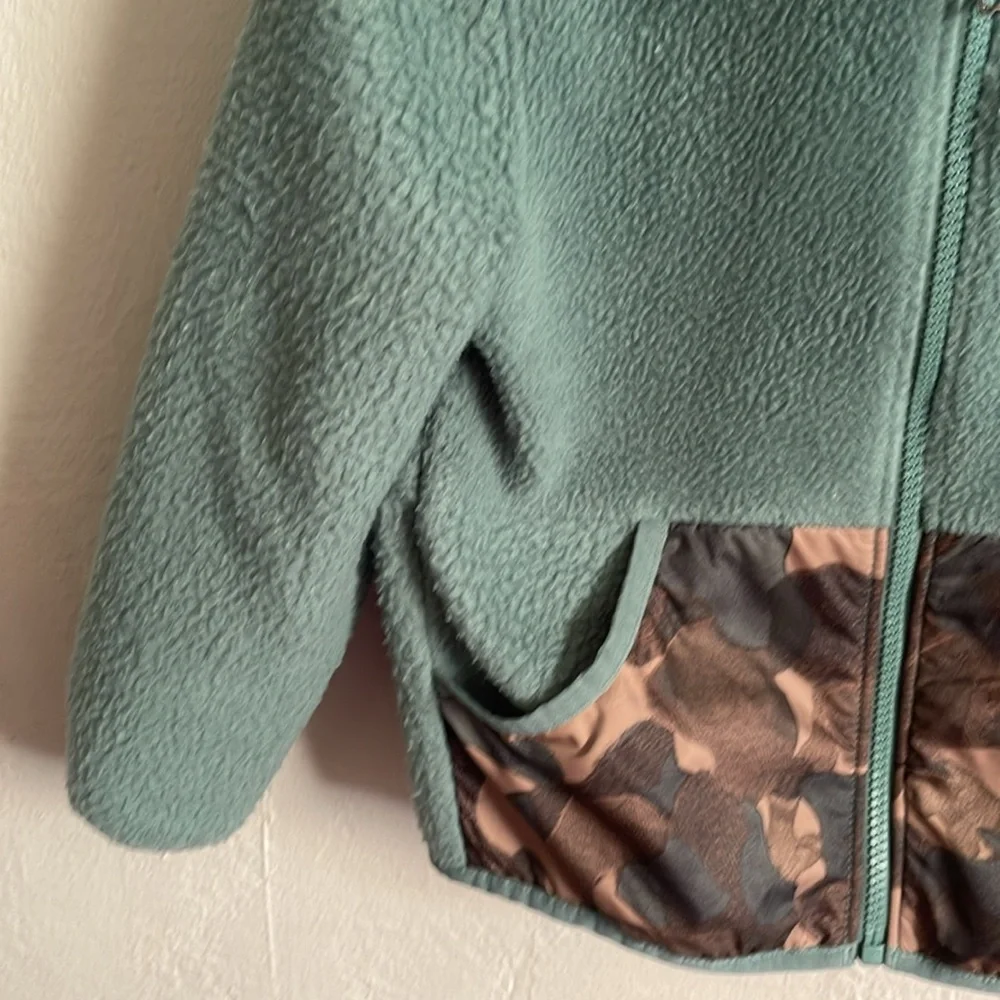 The North Face Green Hooded Sweater - Picture 2 of 6